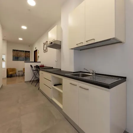 Auntieshouseroma Roma